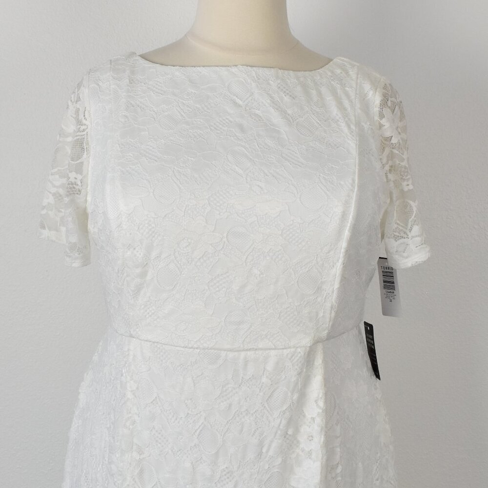Torrid Ivory Lace Short Sleeve Fit & Flare Wedding Dress NEW - 22 - Picture 2 of 12